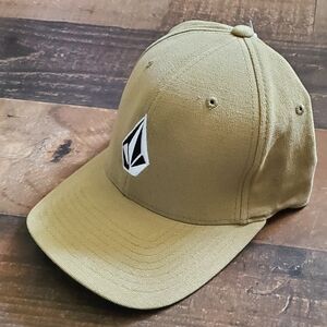 New Volcom Stone Khaki Fitted Flexfit Ball Cap Hat w/ Embroidered Logo L/XL NWT